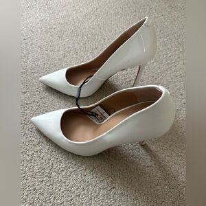 Women’s White pumps